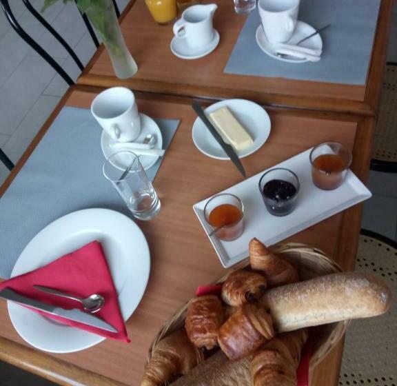 Номер Стандарт, Relais De La Mothe