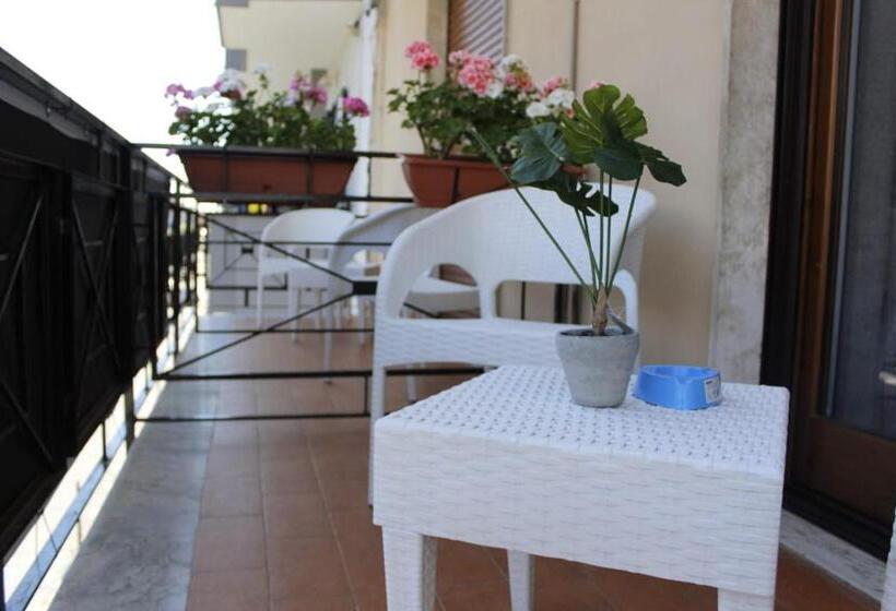 חדר סטנדרט לשלושה, Wisarelax