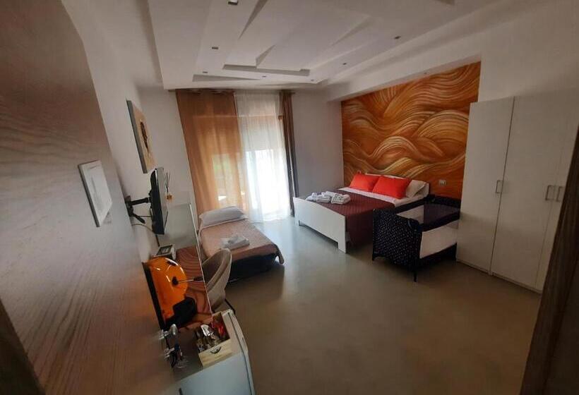 חדר סטנדרט לשלושה, Wisarelax