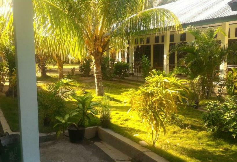 חדר סטנדרט לשלושה, Bintang Wisata Riung