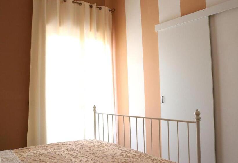 带大床的标准间, Charming Gea