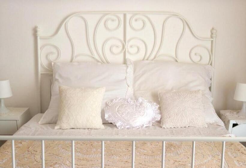 经典四人房间, Charming Gea