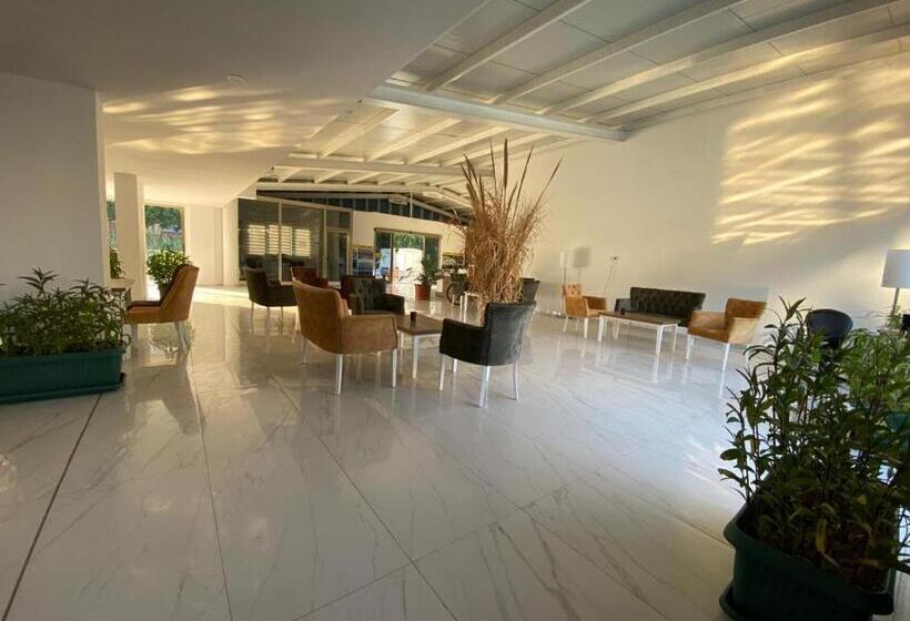 דירת חדר נוף לבריכה, Erya Homes