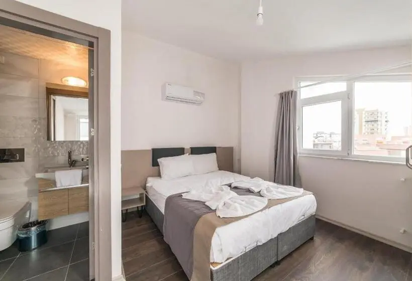 Huoneisto 1 Makuuhuone Allasnäkymä, Erya Homes
