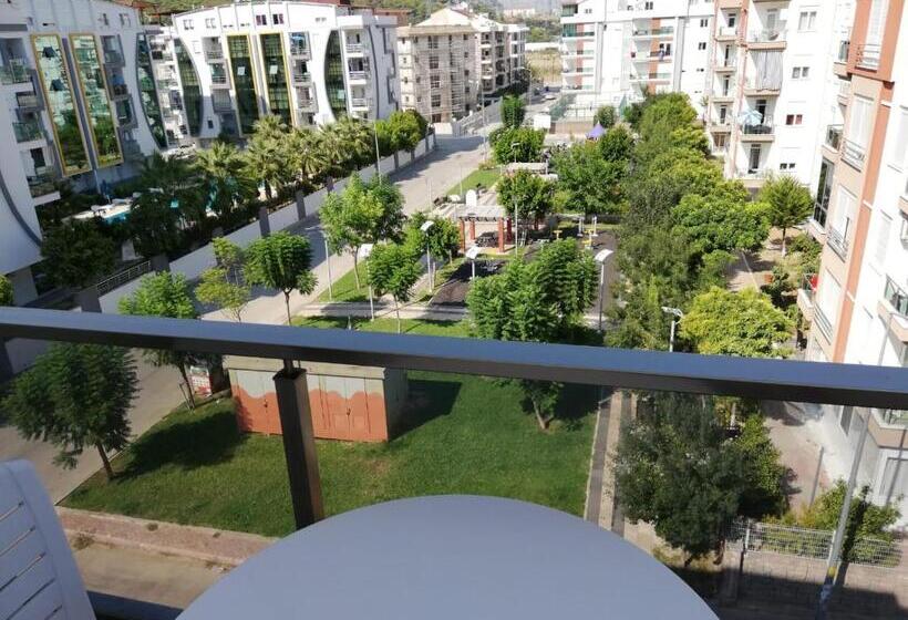 דירת חדר נוף לבריכה, Erya Homes