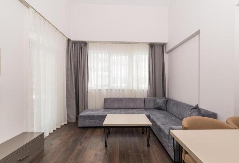 דירת חדר נוף לבריכה, Erya Homes