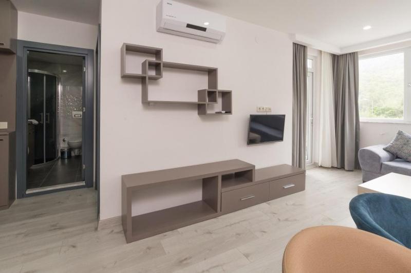 דירת חדר נוף לבריכה, Erya Homes