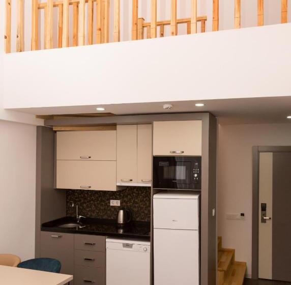 דירת חדר נוף לבריכה, Erya Homes