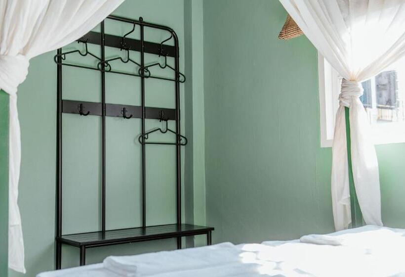 غرفة عائلية حمام مشترك, Eden Hotel Bangsean