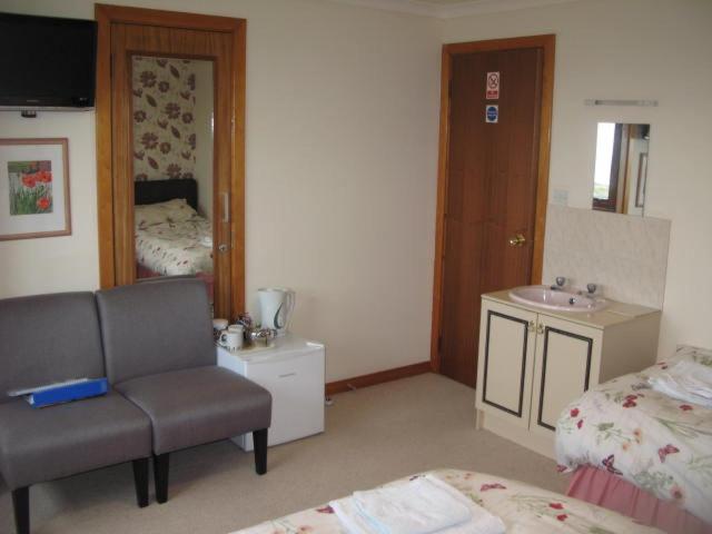 家庭海景房, The Anchorage