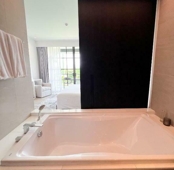 스위트 킹사이즈 침대, Bergh Apton Khao Yai