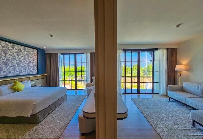 스위트 킹사이즈 침대, Bergh Apton Khao Yai