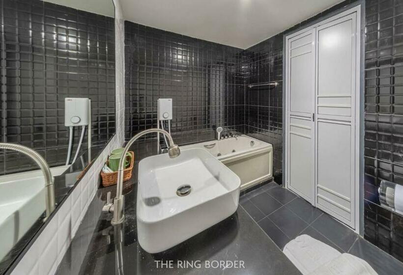 Номер Superior, The Ring Border