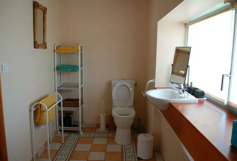 身障者適用スタンダードルーム, B&b La Maison Des Collines Autour Chambres D Hôtes