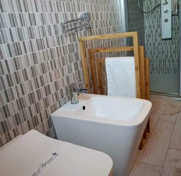 スリーベッドルーム　ヴィラ, B&b Tra Mare E Montagna   Sauna E Piscina