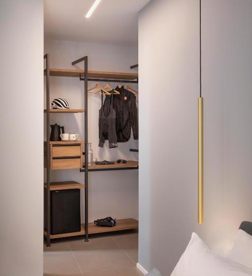 חדר קומפורט לשלושה, Camere D Aria