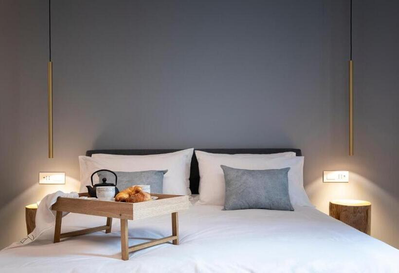 חדר קומפורט לשלושה, Camere D Aria