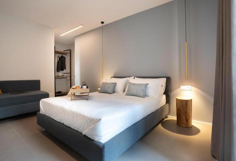 חדר קומפורט לשלושה, Camere D Aria