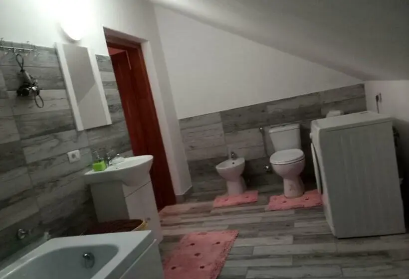 Camera Familiare, Casa Dana