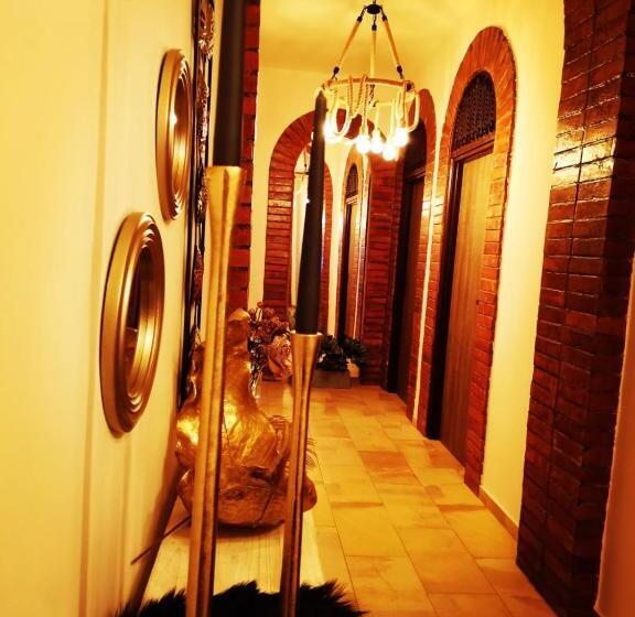 豪华三人间, Imperial Park