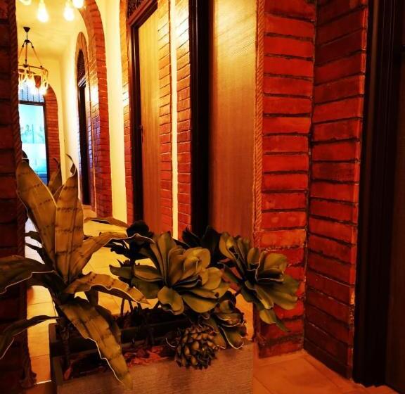 豪华三人间, Imperial Park