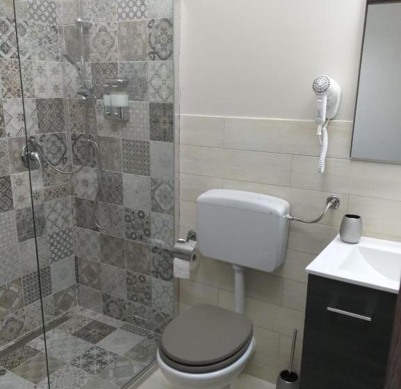 豪华三人间, Imperial Park