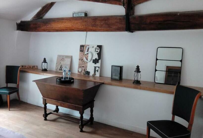 חדר סטנדרט לשלושה עם נוף לגינה, La Maison Des Maîtres De Forge