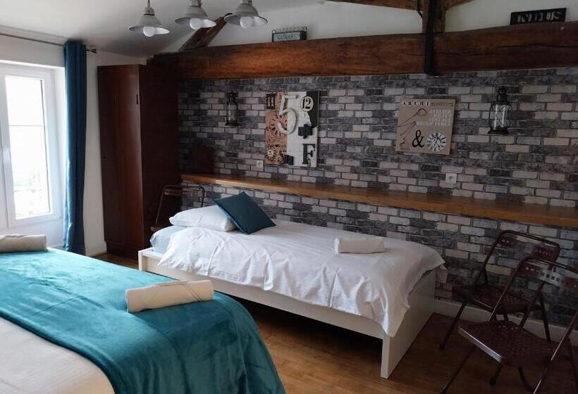 חדר סטנדרט לשלושה עם נוף לגינה, La Maison Des Maîtres De Forge
