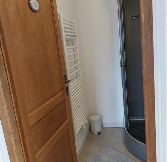 חדר בסיסי, La Maison Des Maîtres De Forge