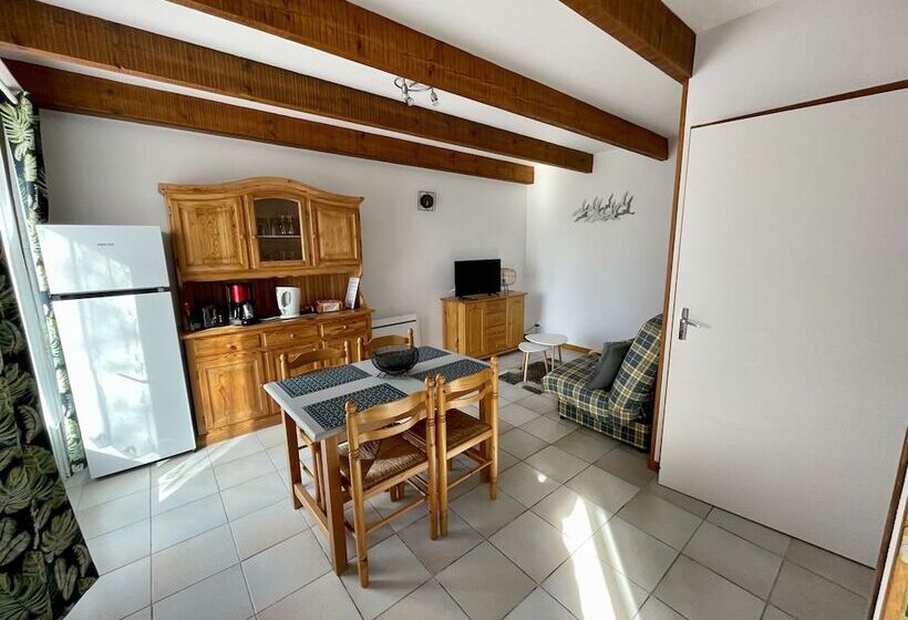 Дом 1 Спальня, Les Trois Cèdres