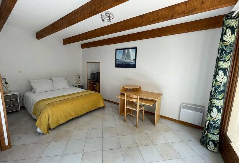 Дом 1 Спальня, Les Trois Cèdres