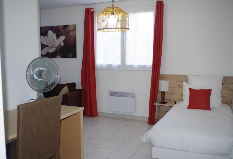 Номер Стандарт Трехместный, Les Trois Cèdres