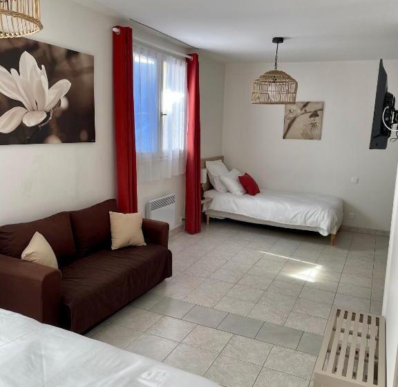 Номер Стандарт Трехместный, Les Trois Cèdres