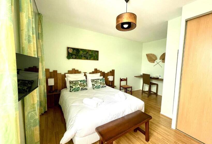 Дом 1 Спальня, Les Trois Cèdres