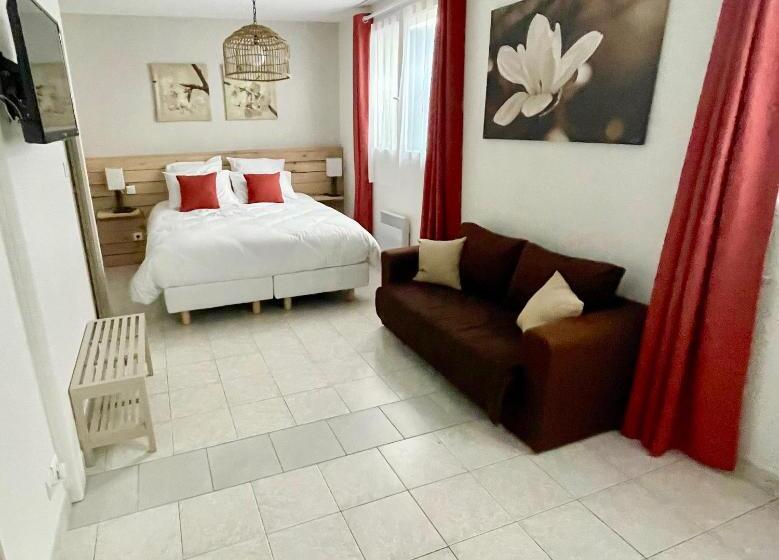 Дом 1 Спальня, Les Trois Cèdres