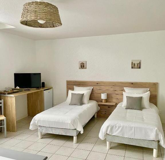 Дом 1 Спальня, Les Trois Cèdres