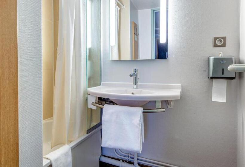 Четырехместный Номер Стандарт, B&b Hotel Orgeval