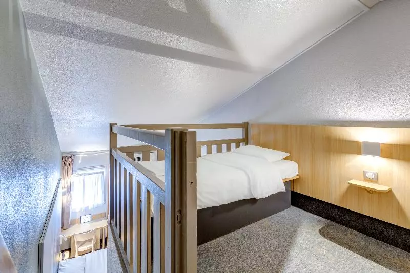 スタンダード4人部屋, B&b Hotel Orgeval