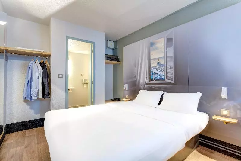 スタンダード4人部屋, B&b Hotel Orgeval