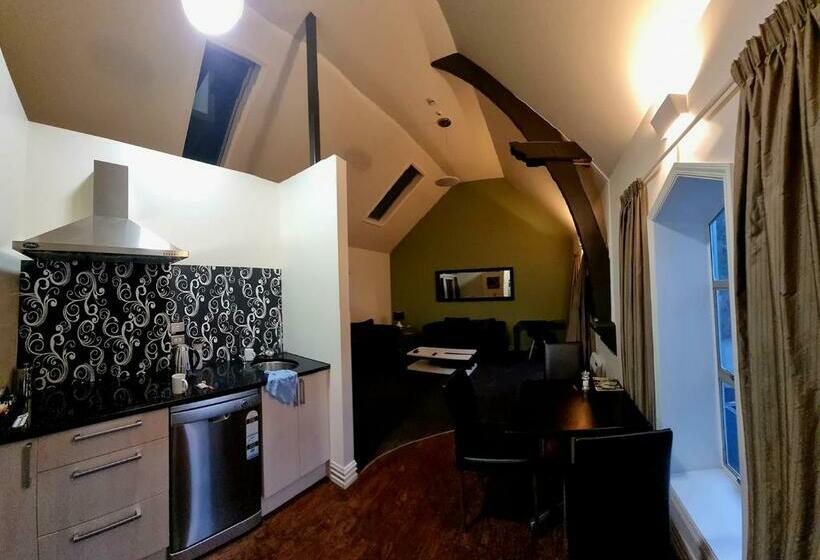 2 베드룸 인테리어 아파트, Chapel Apartments