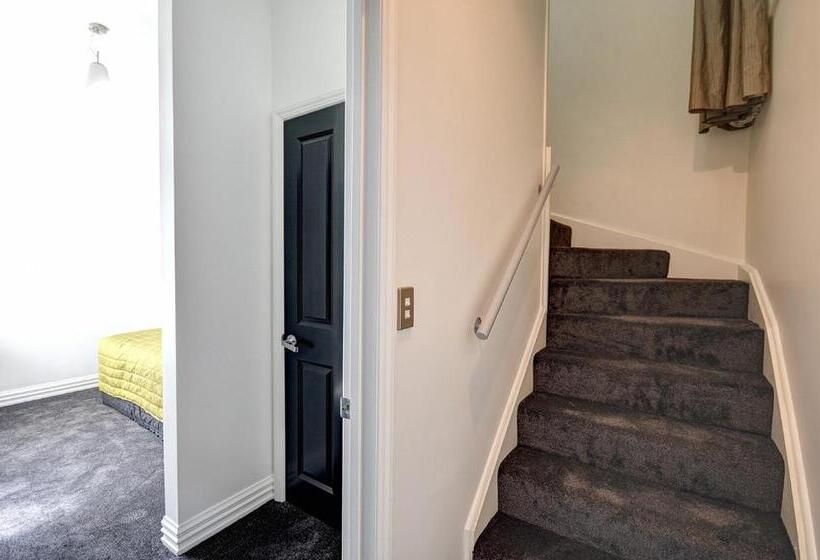 内部两卧公寓, Chapel Apartments