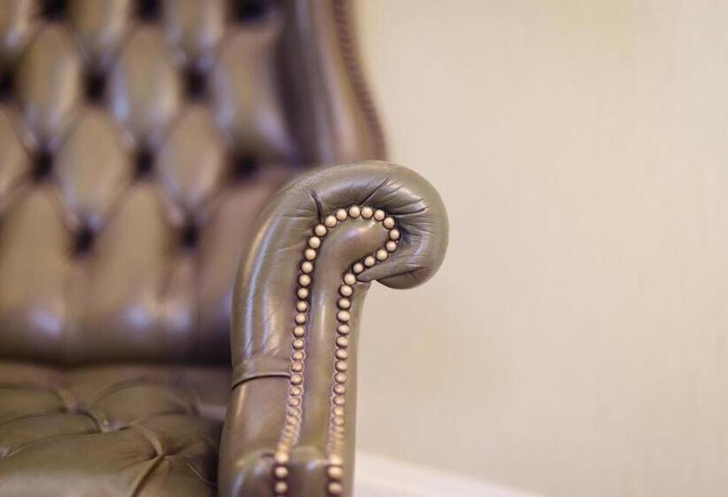 חדר משפחתי, Briery Wood