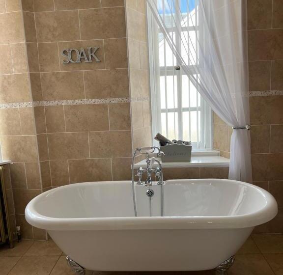 高级家庭房间, Glentower Lower Observatory