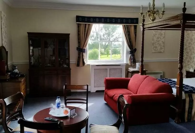スタンダードルーム, Haughton Hall