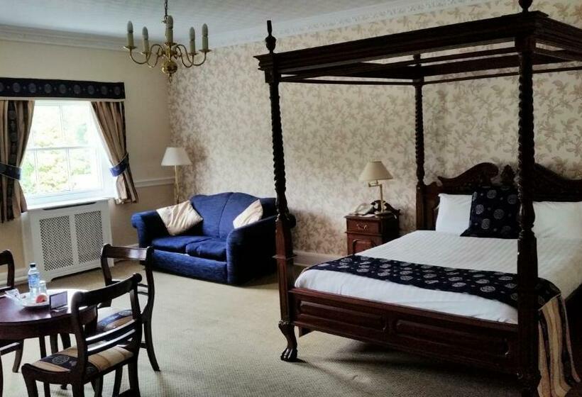 غرفة قياسية, Haughton Hall