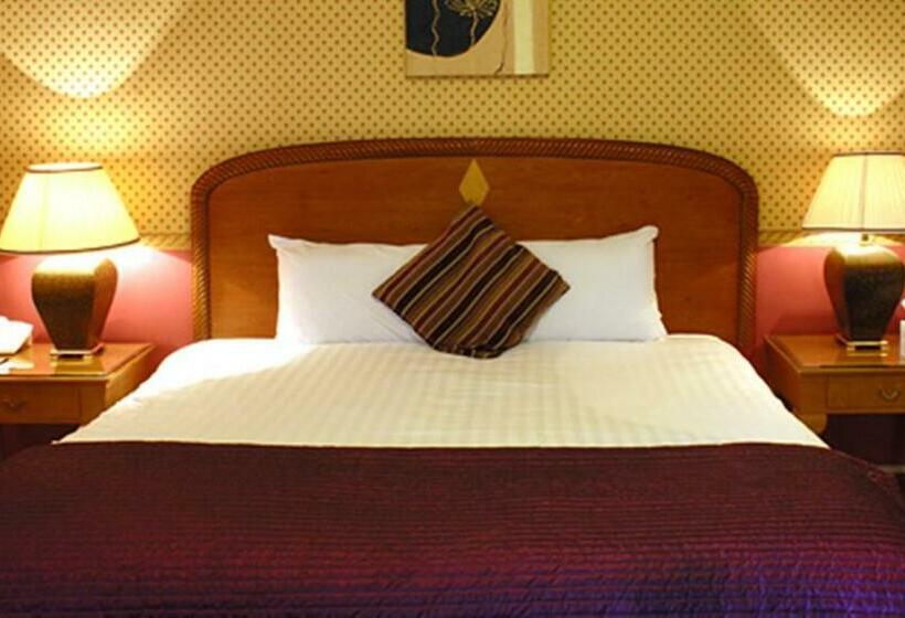 منزل غرفة نوم واحدة, Haughton Hall