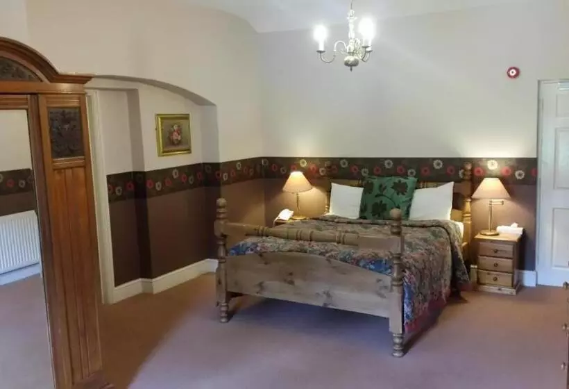 １ベッドルームハウス, Haughton Hall