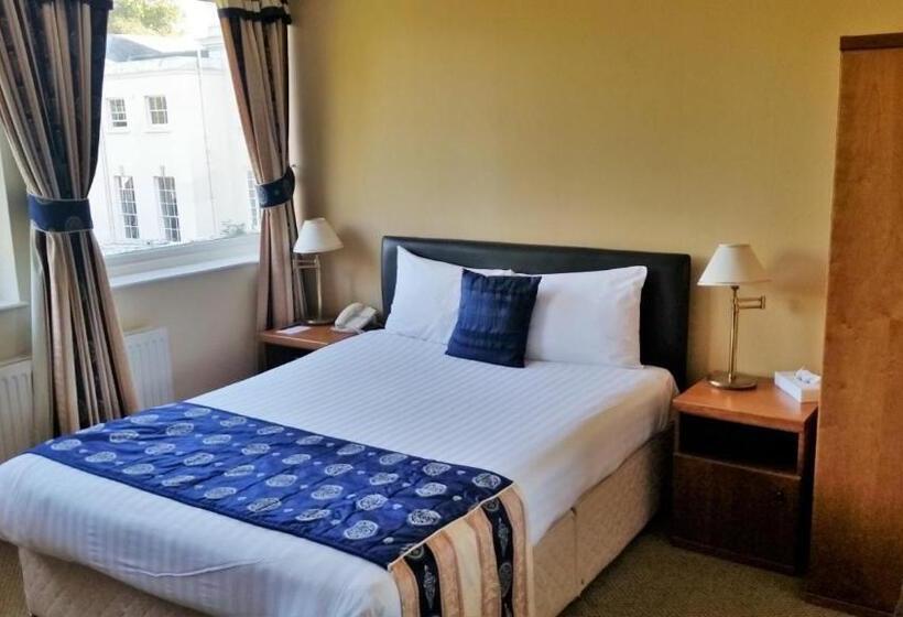 غرفة كلاسيكية, Haughton Hall