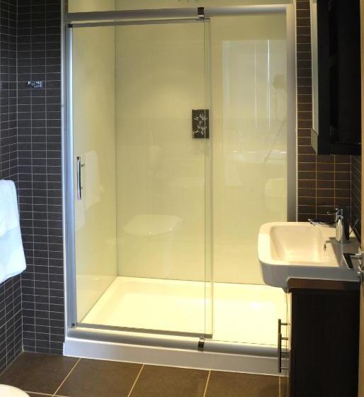 جناح مطلّ علي الحديقة, Haughton Hall