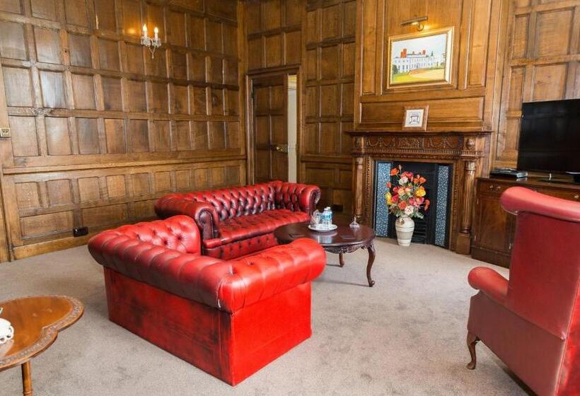 جناح, Haughton Hall